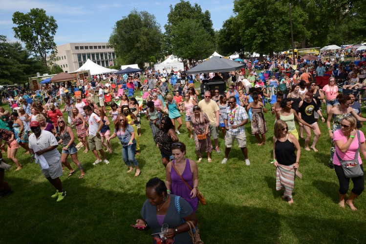 10,000 guests enjoy hundreds of Indiana wines at the 2014 Vintage Indiana Wine Festival