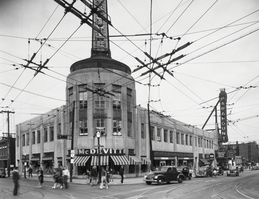 The Paramount building in 1940