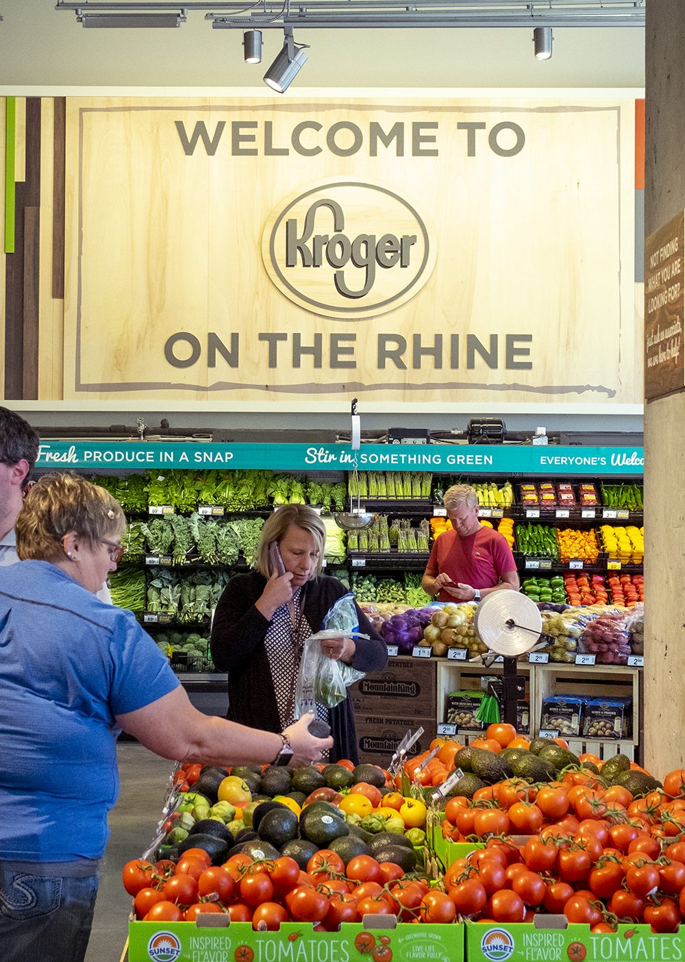 inside kroger s new downtown grocery concept and eatery cincinnati magazine downtown grocery concept