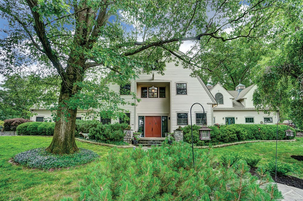 How A 1941 Indian Hill Barn Became A Stunning Single Family Home