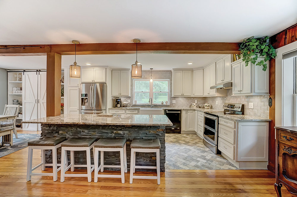 Featured image of post Modern Log House Kitchen - Izba, a traditional log house, was the most common type of housing for peasants in the russian lands from the time of ancient slavs until the early 20th century.